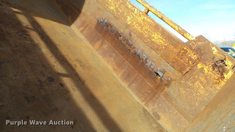 image for item DC4249 2000 International 4900 dump truck