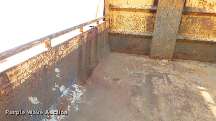 image for item DC4249 2000 International 4900 dump truck