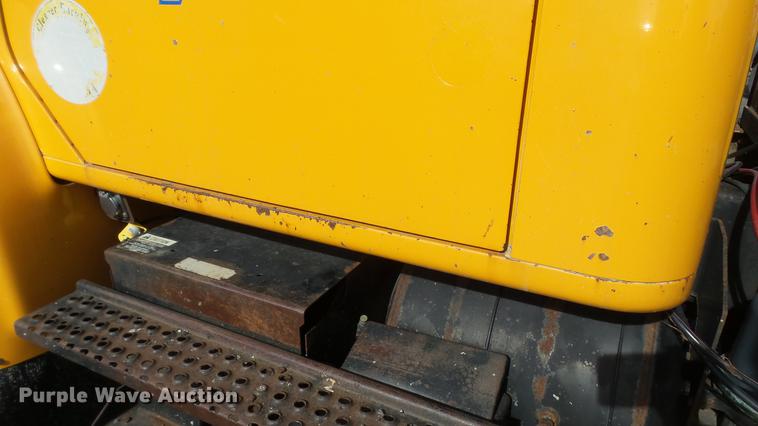 image for item DC4249 2000 International 4900 dump truck