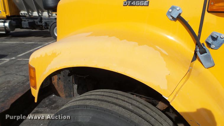 image for item DC4249 2000 International 4900 dump truck