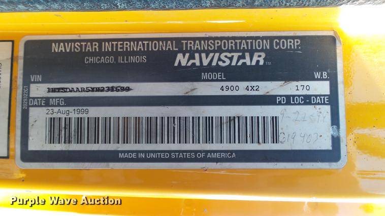 image for item DC4249 2000 International 4900 dump truck