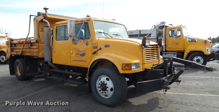 image for item DC5611 2002 International 4900 Crew Cab dump truck
