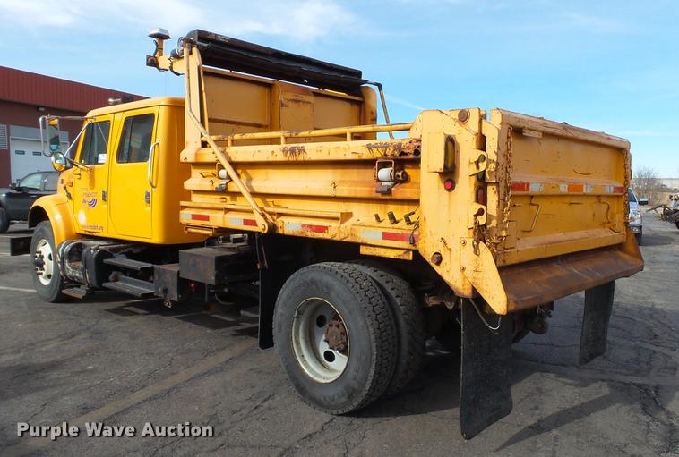 image for item DC5611 2002 International 4900 Crew Cab dump truck
