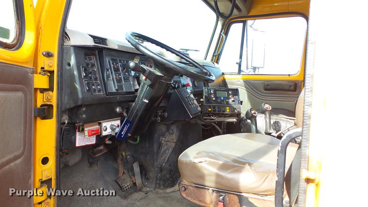 image for item DC5611 2002 International 4900 Crew Cab dump truck