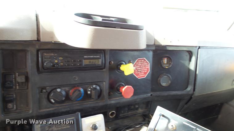 image for item DC5611 2002 International 4900 Crew Cab dump truck