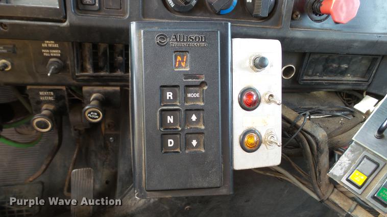 image for item DC5611 2002 International 4900 Crew Cab dump truck