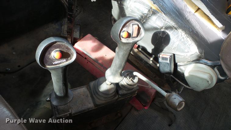 image for item DC5611 2002 International 4900 Crew Cab dump truck