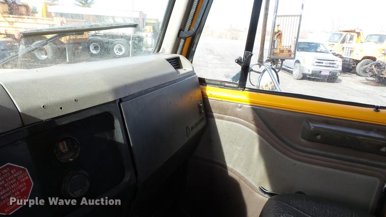 image for item DC5611 2002 International 4900 Crew Cab dump truck