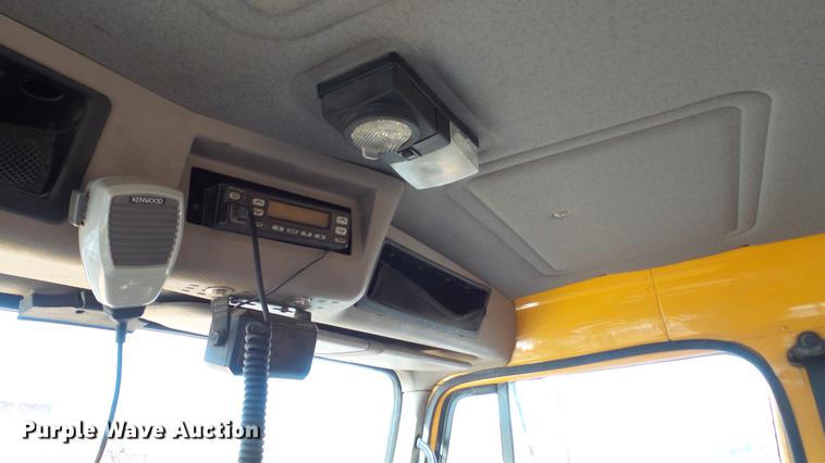 image for item DC5611 2002 International 4900 Crew Cab dump truck