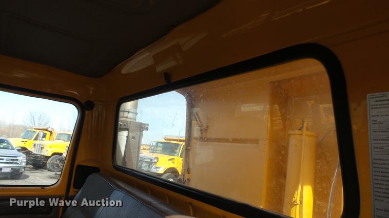 image for item DC5611 2002 International 4900 Crew Cab dump truck