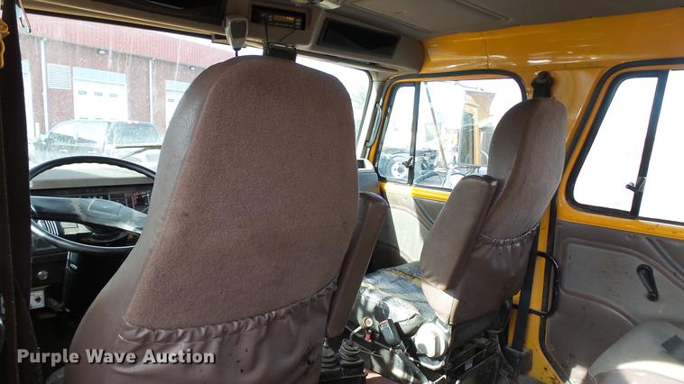 image for item DC5611 2002 International 4900 Crew Cab dump truck