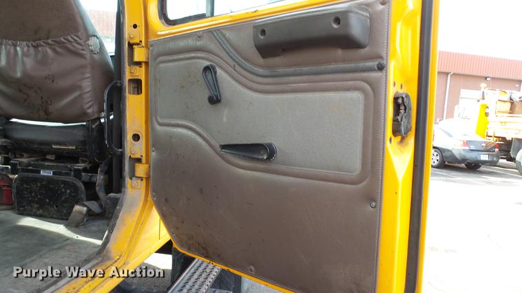 image for item DC5611 2002 International 4900 Crew Cab dump truck