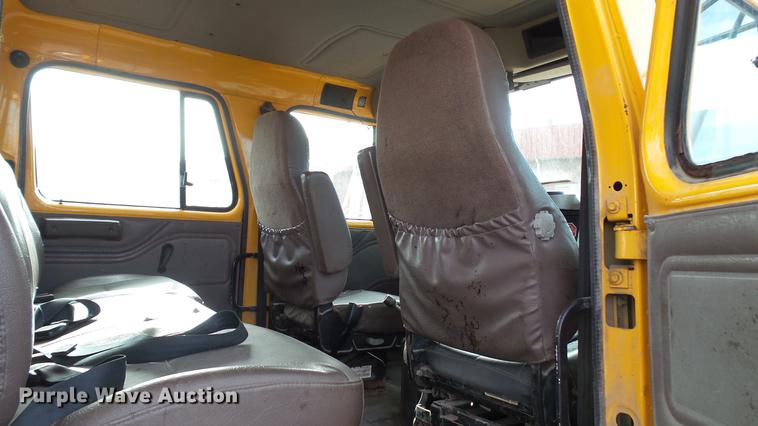 image for item DC5611 2002 International 4900 Crew Cab dump truck