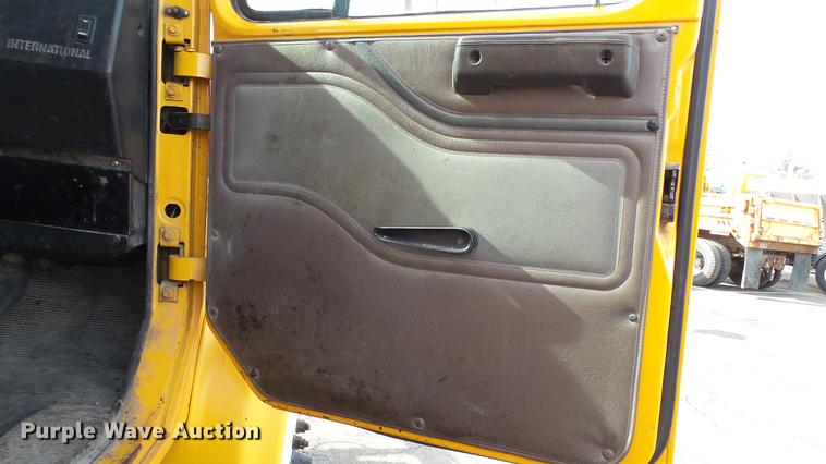 image for item DC5611 2002 International 4900 Crew Cab dump truck