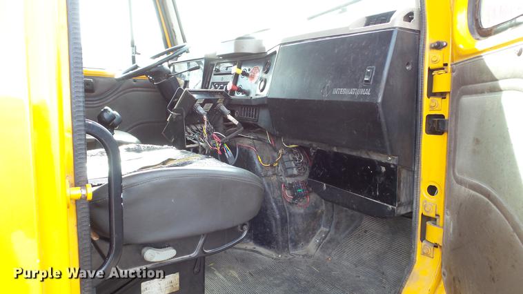 image for item DC5611 2002 International 4900 Crew Cab dump truck