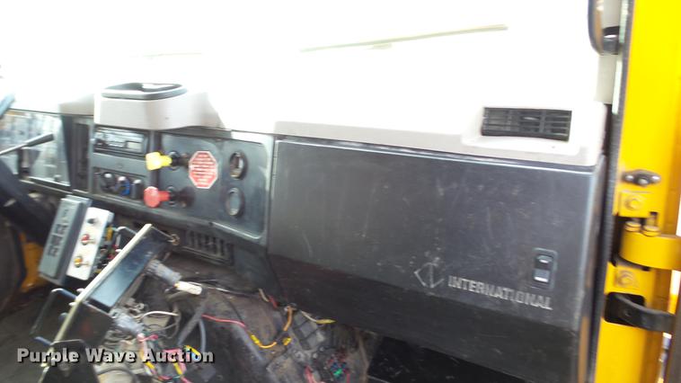 image for item DC5611 2002 International 4900 Crew Cab dump truck