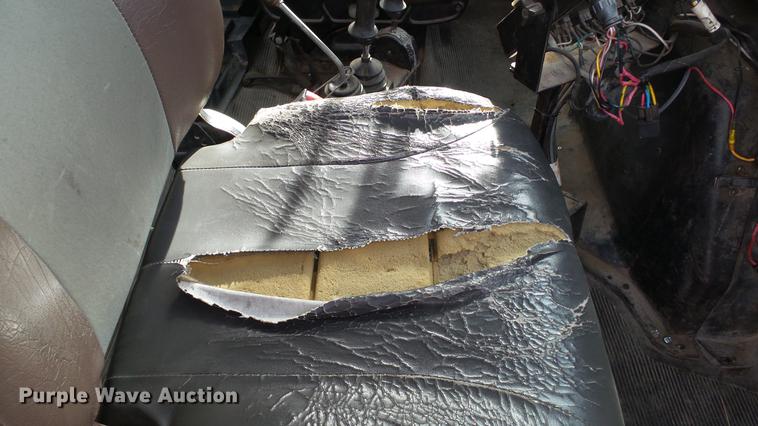 image for item DC5611 2002 International 4900 Crew Cab dump truck