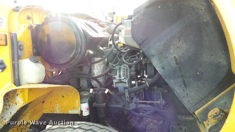 image for item DC5611 2002 International 4900 Crew Cab dump truck