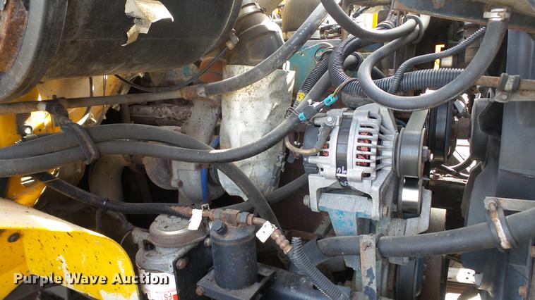 image for item DC5611 2002 International 4900 Crew Cab dump truck