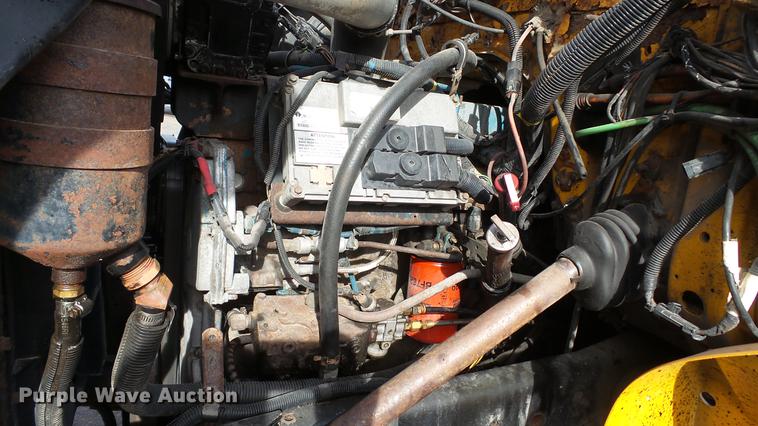 image for item DC5611 2002 International 4900 Crew Cab dump truck