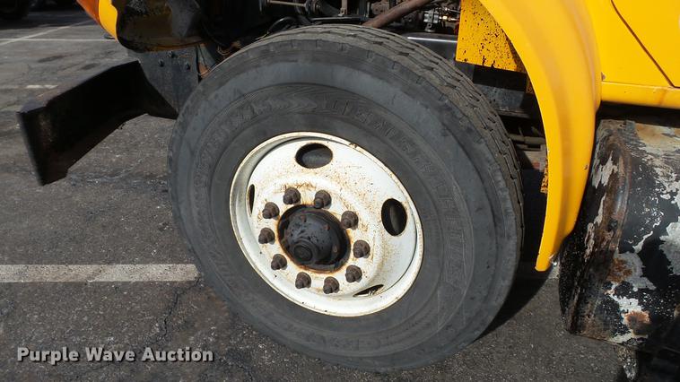 image for item DC5611 2002 International 4900 Crew Cab dump truck