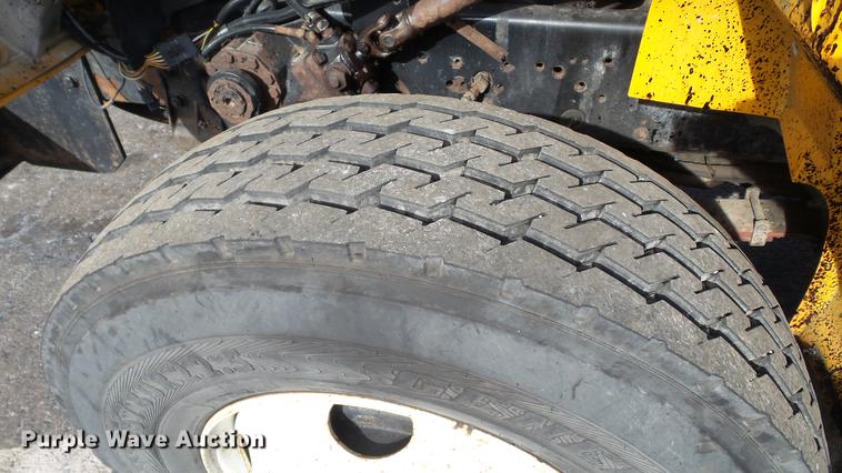 image for item DC5611 2002 International 4900 Crew Cab dump truck