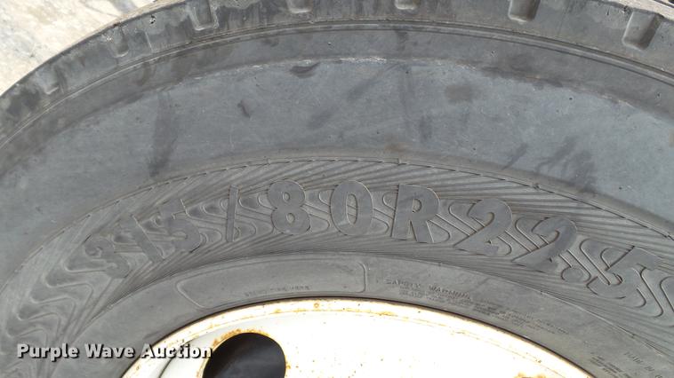 image for item DC5611 2002 International 4900 Crew Cab dump truck