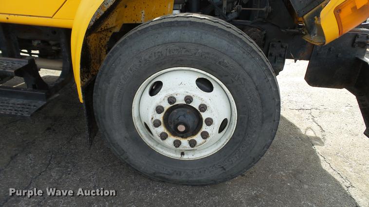 image for item DC5611 2002 International 4900 Crew Cab dump truck