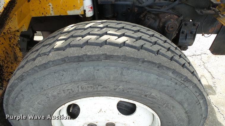 image for item DC5611 2002 International 4900 Crew Cab dump truck