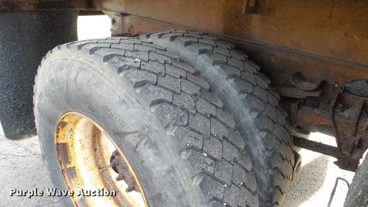 image for item DC5611 2002 International 4900 Crew Cab dump truck