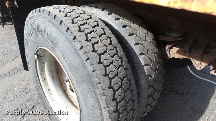 image for item DC5611 2002 International 4900 Crew Cab dump truck