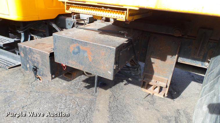 image for item DC5611 2002 International 4900 Crew Cab dump truck