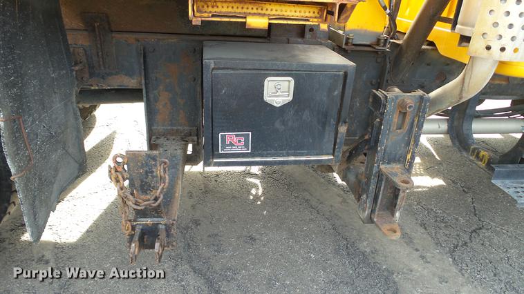 image for item DC5611 2002 International 4900 Crew Cab dump truck