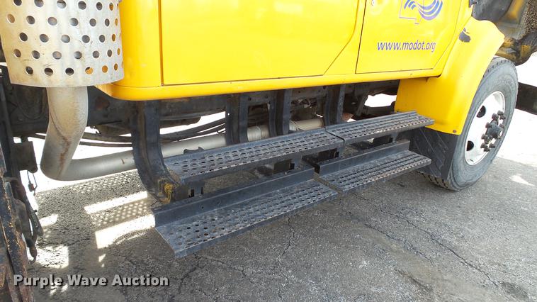 image for item DC5611 2002 International 4900 Crew Cab dump truck