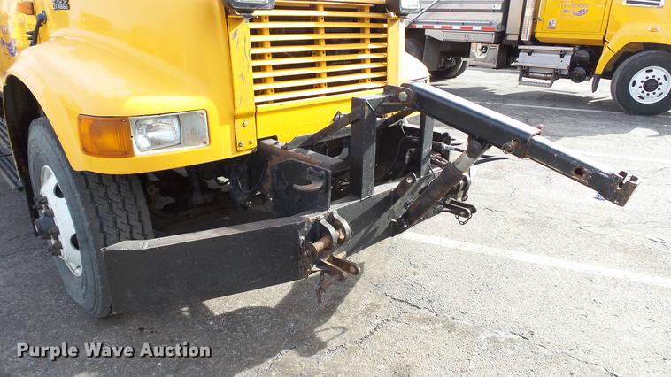 image for item DC5611 2002 International 4900 Crew Cab dump truck