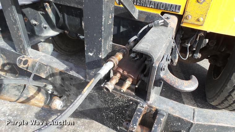 image for item DC5611 2002 International 4900 Crew Cab dump truck