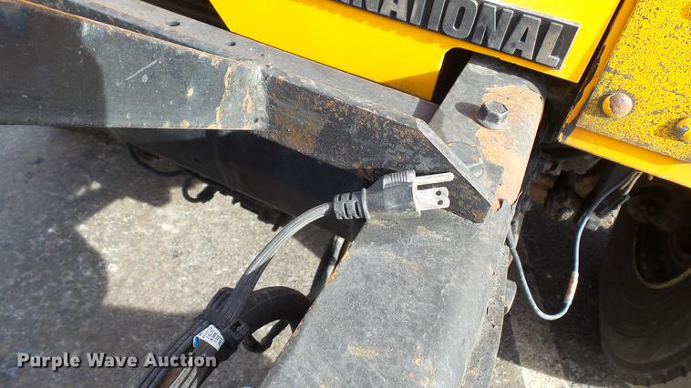 image for item DC5611 2002 International 4900 Crew Cab dump truck