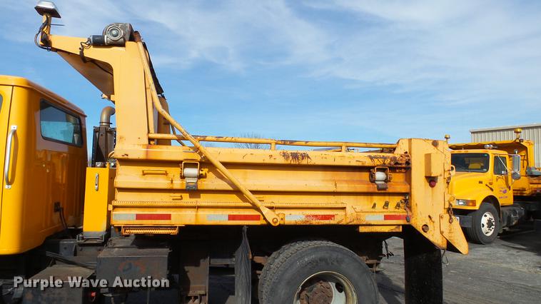 image for item DC5611 2002 International 4900 Crew Cab dump truck
