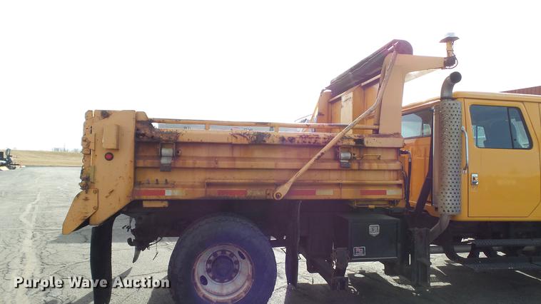 image for item DC5611 2002 International 4900 Crew Cab dump truck