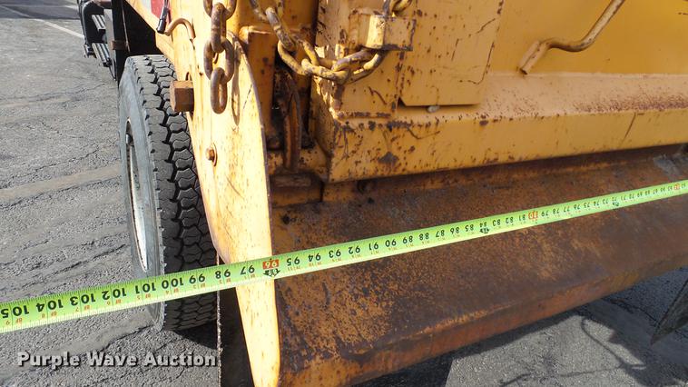 image for item DC5611 2002 International 4900 Crew Cab dump truck