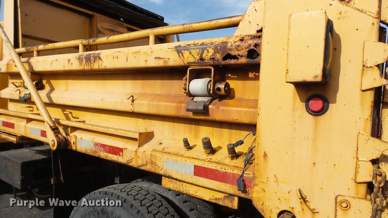 image for item DC5611 2002 International 4900 Crew Cab dump truck
