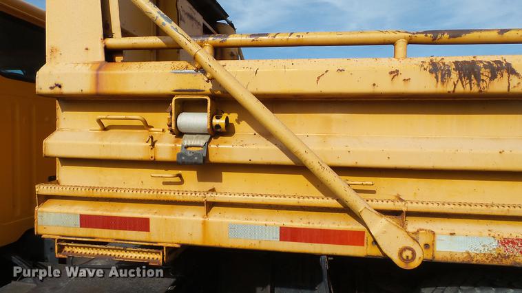 image for item DC5611 2002 International 4900 Crew Cab dump truck
