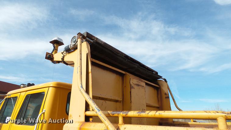 image for item DC5611 2002 International 4900 Crew Cab dump truck