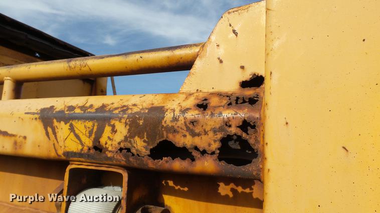 image for item DC5611 2002 International 4900 Crew Cab dump truck