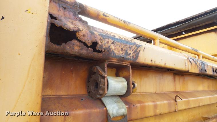 image for item DC5611 2002 International 4900 Crew Cab dump truck