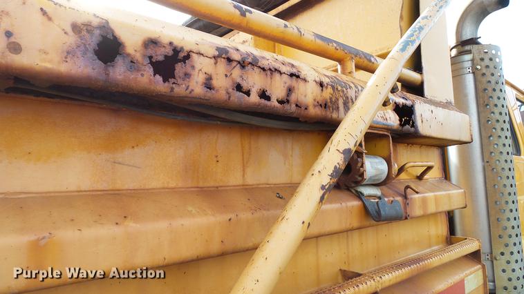 image for item DC5611 2002 International 4900 Crew Cab dump truck