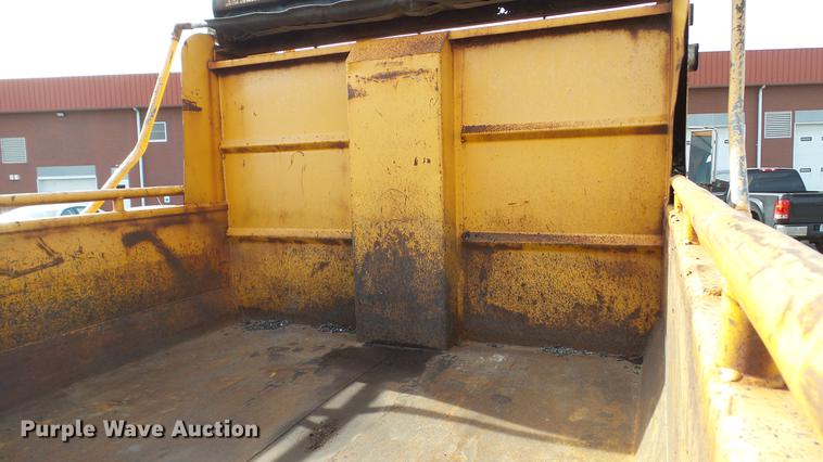 image for item DC5611 2002 International 4900 Crew Cab dump truck