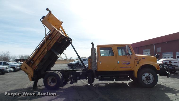 image for item DC5611 2002 International 4900 Crew Cab dump truck
