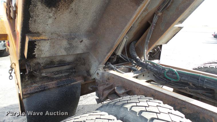 image for item DC5611 2002 International 4900 Crew Cab dump truck