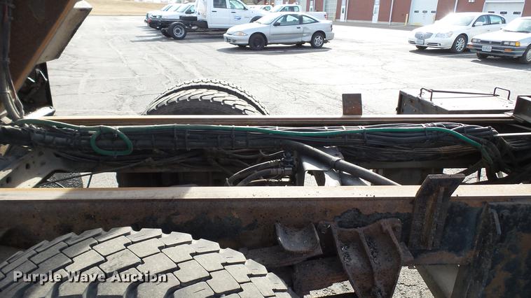 image for item DC5611 2002 International 4900 Crew Cab dump truck